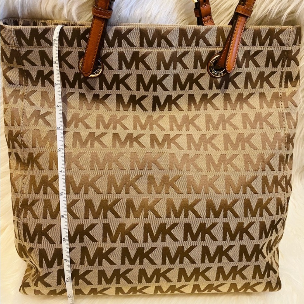Michael Kors Large Signature Jet Set North South Tote